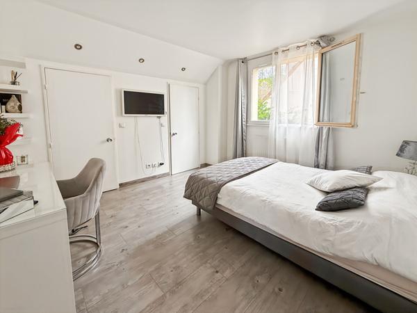 A vendre à Vauréal belle et grande maison familiale de 7 pièces sur terrain de 455 m2