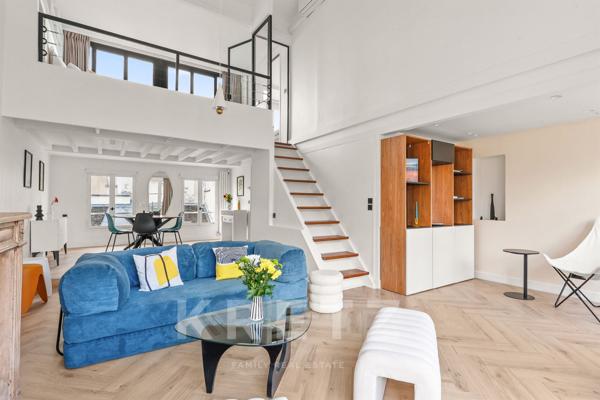 Appartement duplex en dernier étage avec blacon et terrasse sur l'Ile Saint Louis