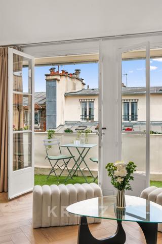 Appartement duplex en dernier étage avec blacon et terrasse sur l'Ile Saint Louis
