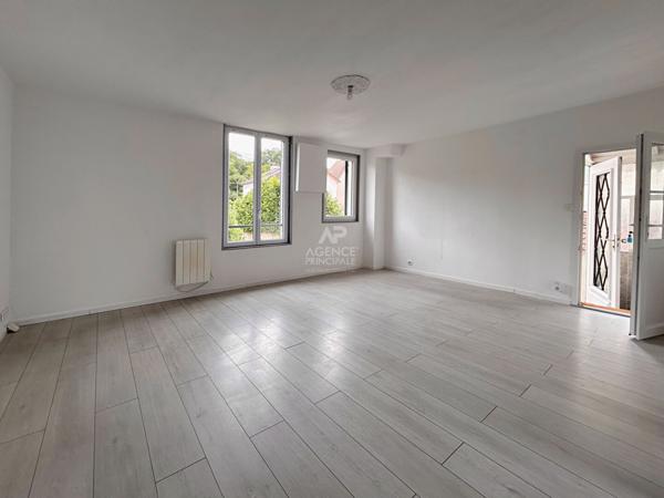 Appartement Poissy 2 pièce(s) 50.70 m2 Loyer 855 €/mois charges comprises **  - Référence  9256
