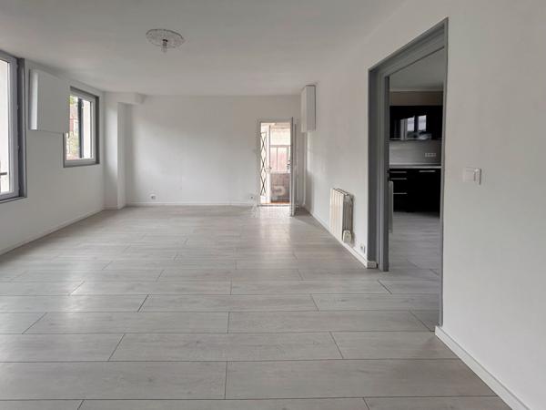 Appartement Poissy 2 pièce(s) 50.70 m2 Loyer 855 €/mois charges comprises **  - Référence  9256