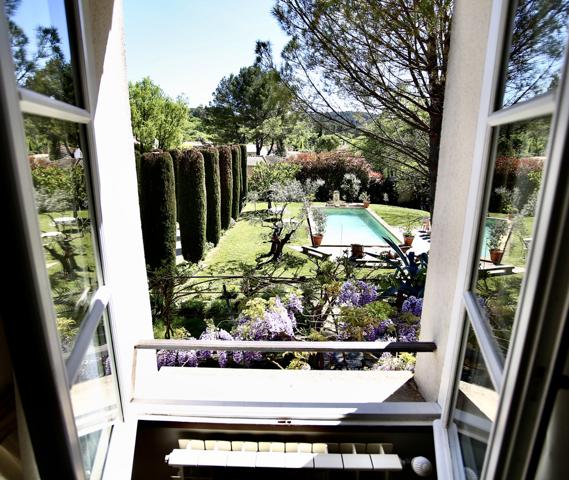 Pernes-les-Fontaines (84210) Nouveau, au coeur d'un parc arboré, de 1516 m2, magnifique Demeure avec ses 2 dépendances, piscine 5/12, plein