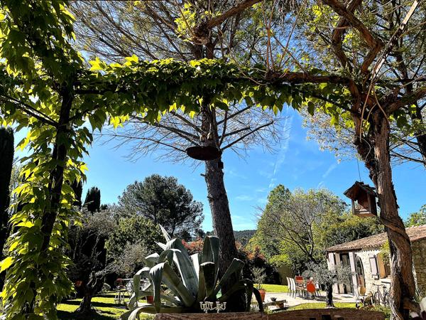 Pernes-les-Fontaines (84210) Nouveau, au coeur d'un parc arboré, de 1516 m2, magnifique Demeure avec ses 2 dépendances, piscine 5/12, plein
