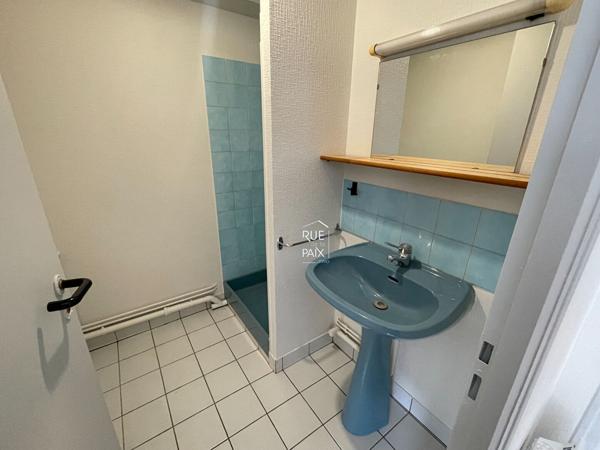 79300 BRESSUIRE Studio non-meublé à louer en centre-ville de Bressuire