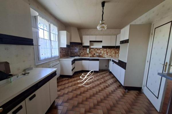 Vente - Maison 5 pièces 98 m 2 SABLE SUR SARTHE (72300)