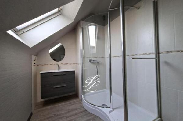 Vente - Maison 5 pièces 98 m 2 SABLE SUR SARTHE (72300)