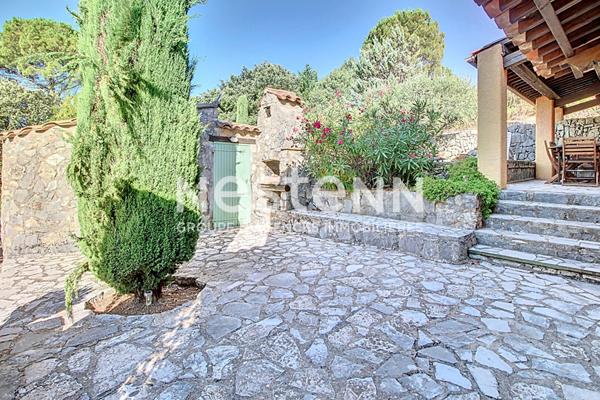 A VENDRE a LORGUES ! MAISON PROVENCALE AVEC DEPENDANCE, PISCINE ET VUE