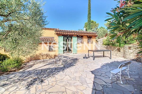 A VENDRE a LORGUES ! MAISON PROVENCALE AVEC DEPENDANCE, PISCINE ET VUE