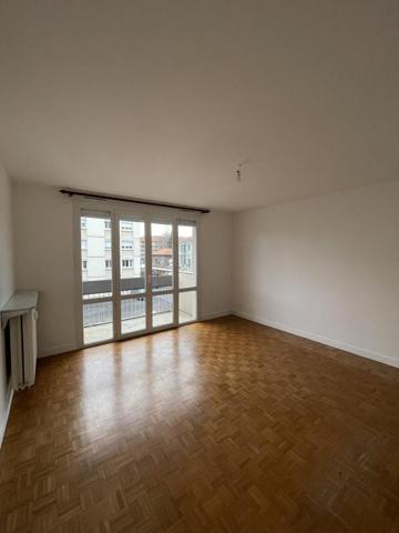 REF 12137 - RESIDENCE LE CHAMPAGNE - F3 AU 2EME ETAGE