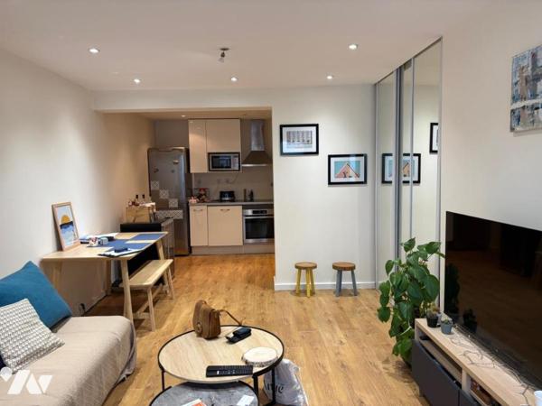 DEUX PIECES + EMPLACEMENT DE STATIONNEMENT - PARIS 15ème - Métro LOURMEL