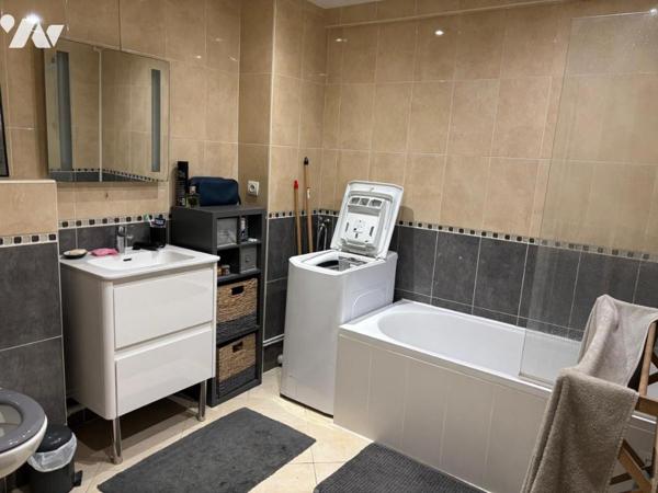 DEUX PIECES + EMPLACEMENT DE STATIONNEMENT - PARIS 15ème - Métro LOURMEL