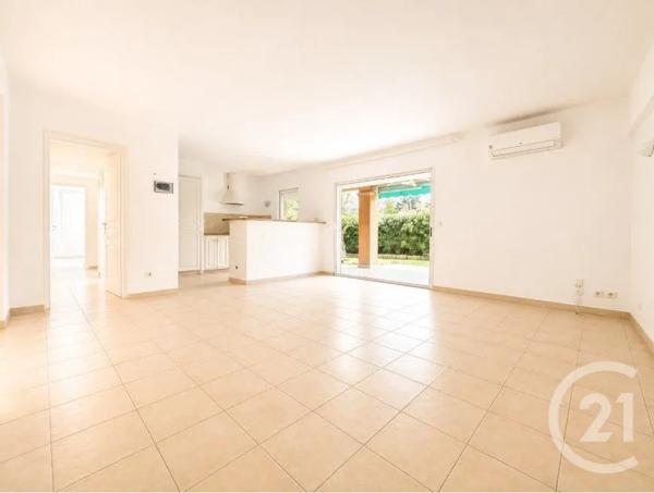 Appartement F3 à vendre  3 pièces - 88 m 2   STE MAXIME  - 83