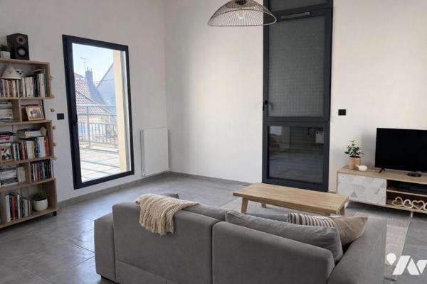 Appartement d'une surface de 65,99 m², composé de trois pièces.

Il se compose d'une entrée a...