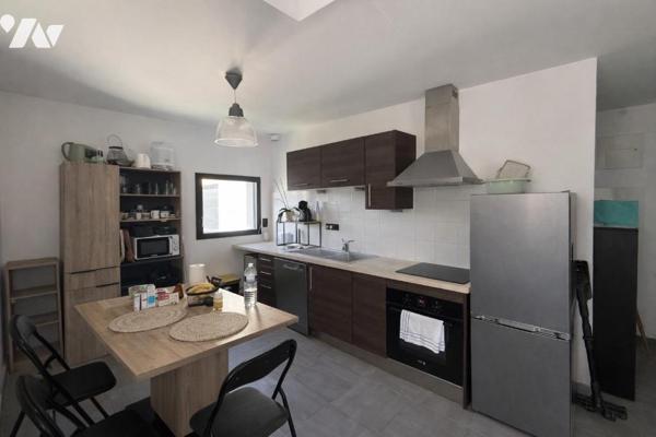 Appartement d'une surface de 65,99 m², composé de trois pièces.

Il se compose d'une entrée a...