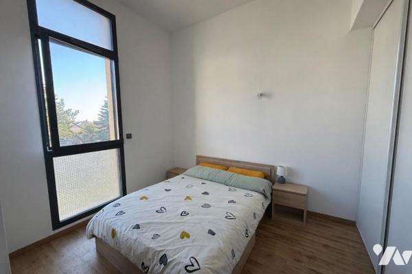 Appartement d'une surface de 65,99 m², composé de trois pièces.

Il se compose d'une entrée a...
