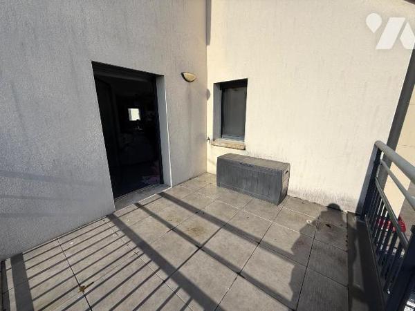 Appartement d'une surface de 65,99 m², composé de trois pièces.

Il se compose d'une entrée a...