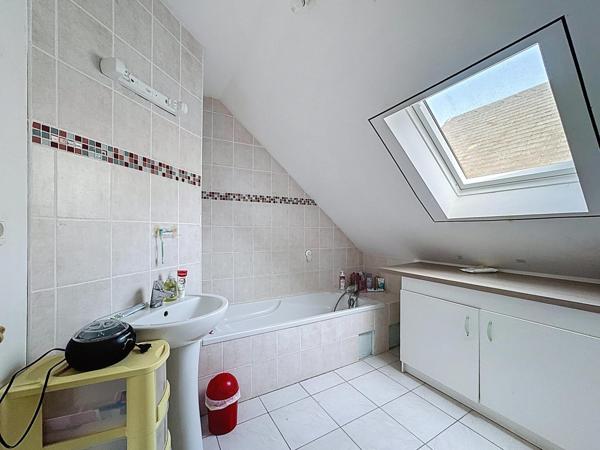 LONGERE AU CALME 3 CHAMBRES HYPER ECONOME