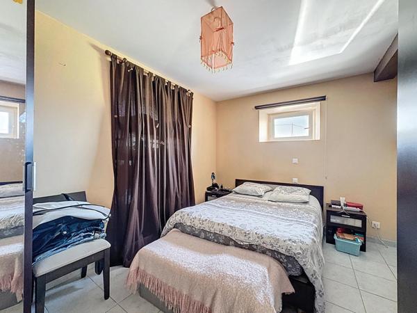 LONGERE AU CALME 3 CHAMBRES HYPER ECONOME