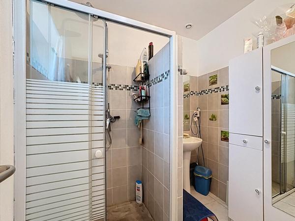 LONGERE AU CALME 3 CHAMBRES HYPER ECONOME