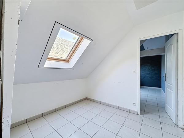 LONGERE AU CALME 3 CHAMBRES HYPER ECONOME