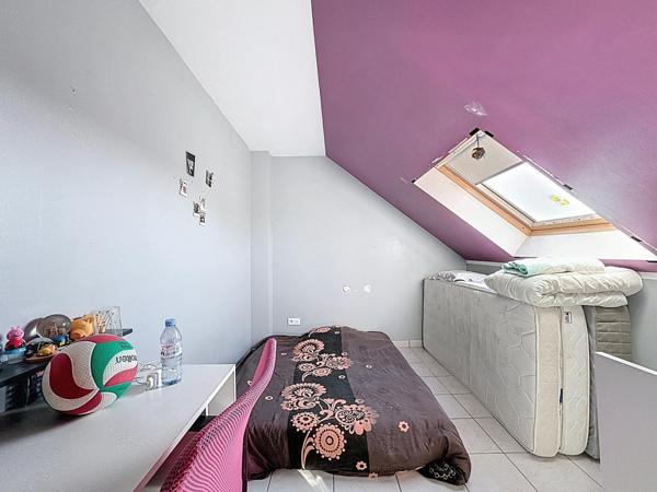 LONGERE AU CALME 3 CHAMBRES HYPER ECONOME