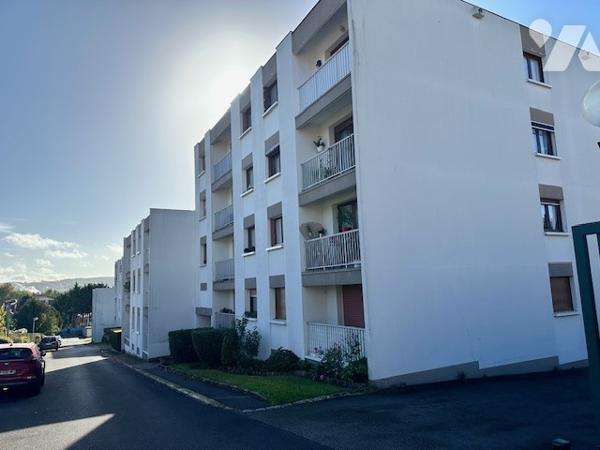 Château-Thierry -  T2 de 49,8 m² avec cuisine, 1 chambre, séjour, avec balcon, sde, wc, parking.