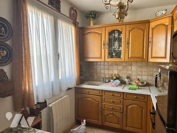 Château-Thierry -  T2 de 49,8 m² avec cuisine, 1 chambre, séjour, avec balcon, sde, wc, parking.