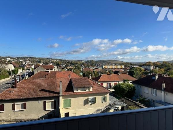 Château-Thierry -  T2 de 49,8 m² avec cuisine, 1 chambre, séjour, avec balcon, sde, wc, parking.