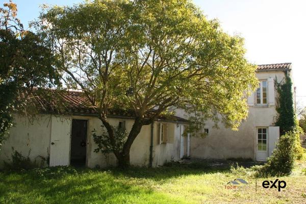 PROPRIÉTÉ DE CHARME À RÉNOVER À DOMPIERRE SUR MER.