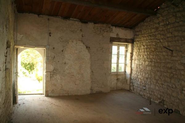 PROPRIÉTÉ DE CHARME À RÉNOVER À DOMPIERRE SUR MER.