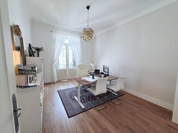 Clermont-Ferrand, Locaux de 138 m 2 de 1 400 € CC