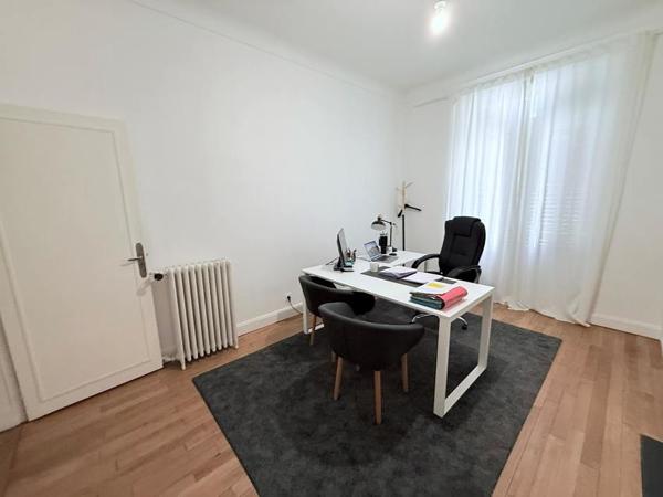 Clermont-Ferrand, Locaux de 138 m 2 de 1 400 € CC