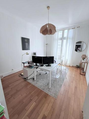 Clermont-Ferrand, Locaux de 138 m 2 de 1 400 € CC