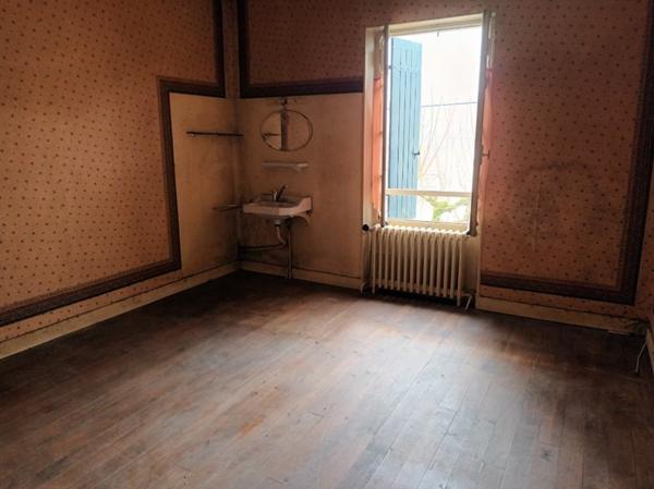 Spracieuse maison à rénover Clairac