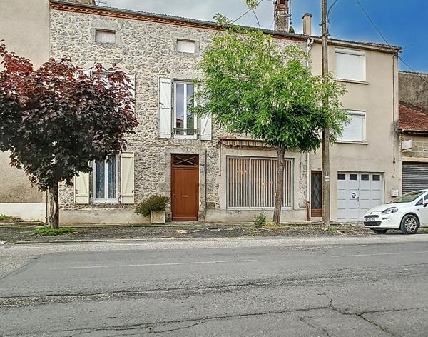 A vendre Maison à Port Sainte Marie 238m² avec cour, jardin, appartement et garage.