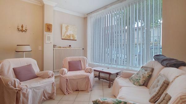 A vendre Maison à Port Sainte Marie 238m² avec cour, jardin, appartement et garage.