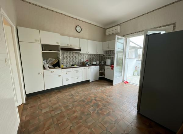 À louer , maison ; 4 chambres avec véranda et jardin, cave . Quartier des Minimes