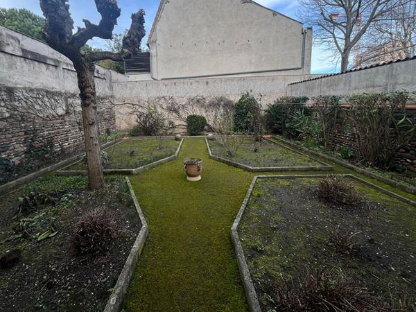 À louer , maison ; 4 chambres avec véranda et jardin, cave . Quartier des Minimes