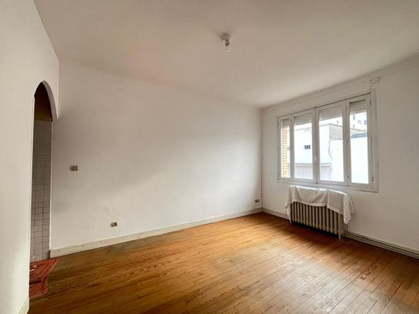 À louer , maison ; 4 chambres avec véranda et jardin, cave . Quartier des Minimes