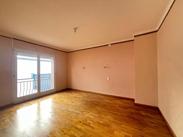 À louer , maison ; 4 chambres avec véranda et jardin, cave . Quartier des Minimes