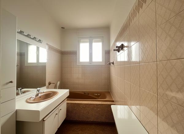 À louer , maison ; 4 chambres avec véranda et jardin, cave . Quartier des Minimes