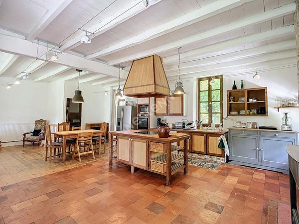 Maison de charme à vendre à Nérac - Un havre de verdure sur 37 000 m²