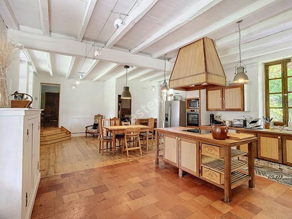Maison de charme à vendre à Nérac - Un havre de verdure sur 37 000 m²
