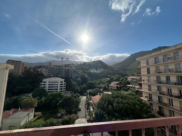 A vendre ! Bastia -Appartement T2 rénové avec ascenseur et parking