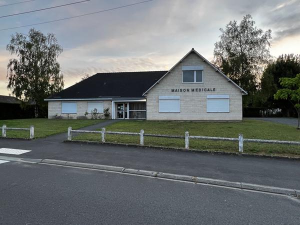 A LOUER BUREAU PROFESSIONNEL DANS UN LOCAL COLLECTIF de plain-pied proche d'un pôle petite enfance, idéal profession médicale, paramédicale, bien être