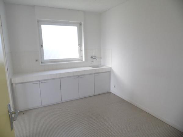 A LOUER BUREAU PROFESSIONNEL DANS UN LOCAL COLLECTIF de plain-pied proche d'un pôle petite enfance, idéal profession médicale, paramédicale, bien être