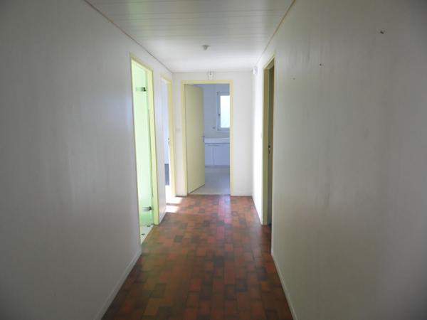 A LOUER BUREAU PROFESSIONNEL DANS UN LOCAL COLLECTIF de plain-pied proche d'un pôle petite enfance, idéal profession médicale, paramédicale, bien être