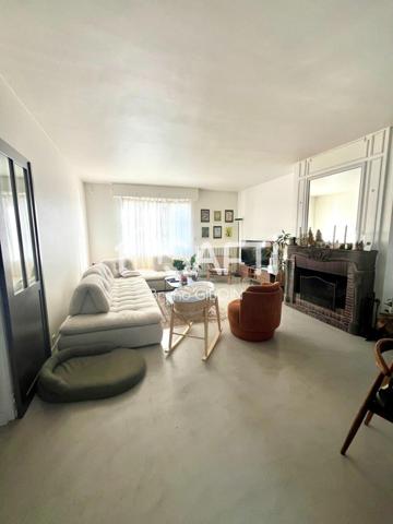 Maison de ville en hyper centre, 8 pièces, 5 chambres, garage et jardin.