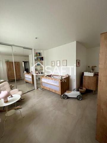 Maison de ville en hyper centre, 8 pièces, 5 chambres, garage et jardin.