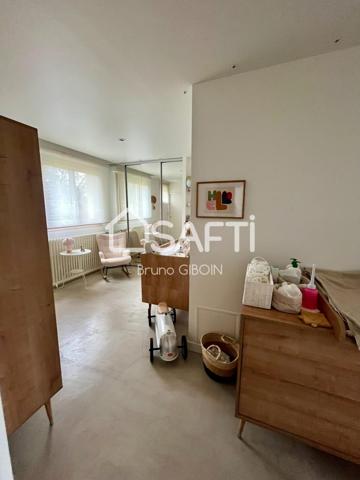 Maison de ville en hyper centre, 8 pièces, 5 chambres, garage et jardin.